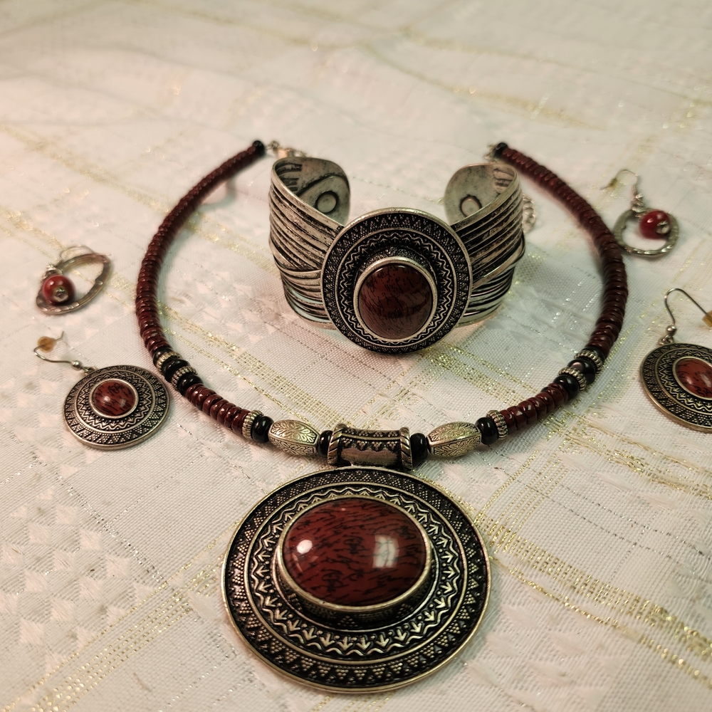 Source Unknown Red Stone Silver-Tone Bohemian Nec… - image 4